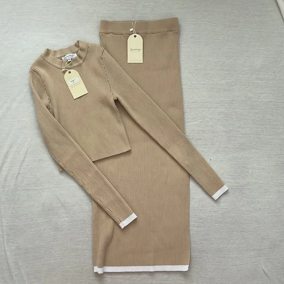 NWT Runway Scout neutral knit sweater set top/skirt size xs. Skirt has slit - Picture 2 of 11